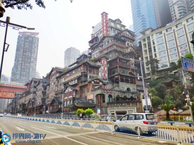 重庆渝中:洪崖洞景区恢复对外开放首日秩序井然